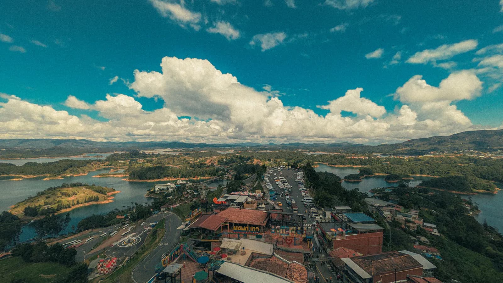 Tomas aereas para marcas personales e influencers en Colombia